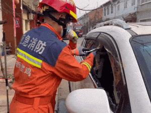 全新智能救援设备，助力被压到落地玻璃窗前的紧急救援