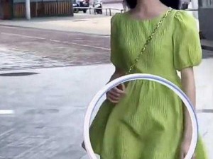 女性为什么要挽起裙子跨开双腿运动？